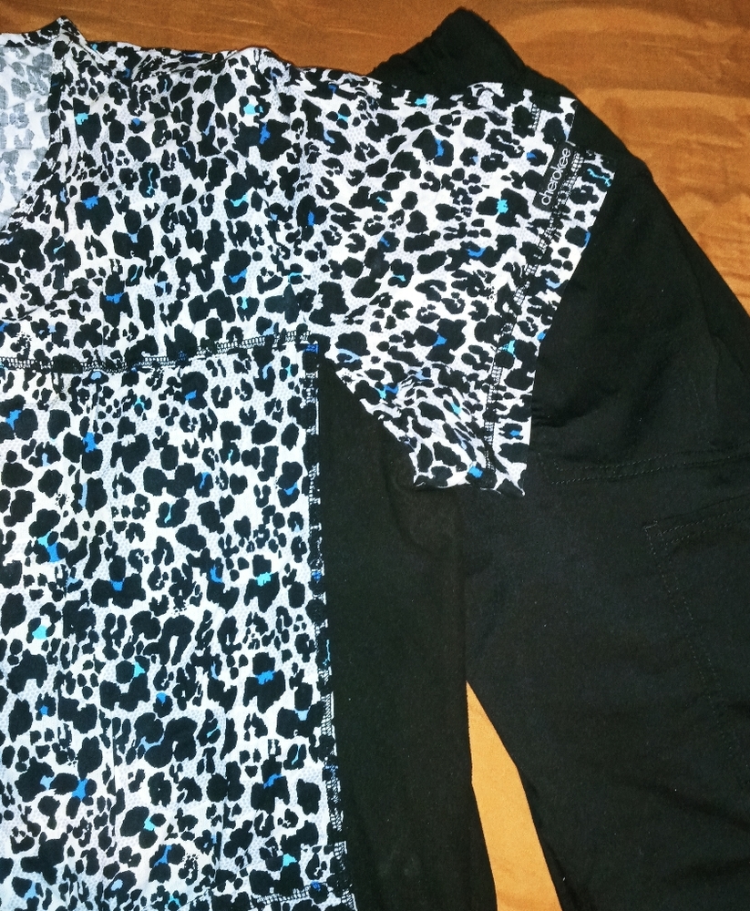 SCRUBS a top/bottom.
